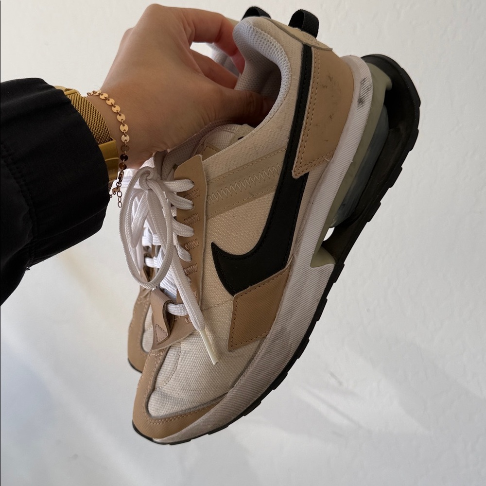 Women's Nike Air Max Size: 6.5; Color: Oatmeal/Black Hemp - Picture 3 of 4